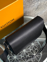 Сумка-мессенджер Louis Vuitton