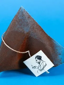 Кофе молотый 100% арабика «Заварю кофе и надеру тебе зад» в пирамидке в конверте, 1 шт. х 8 г.