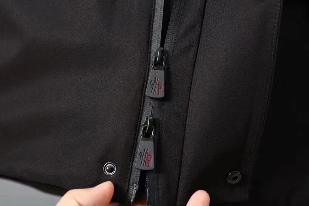 Пуховик Moncler