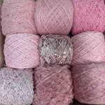 Набор итальянской фантазийной пряжи для джемпера "САКУРА"; Состав: , кидмохер, меринос, шелк, як, ангора, вискоза, люрекс, хлопок, пайетки. Общий вес: 635 гр MP