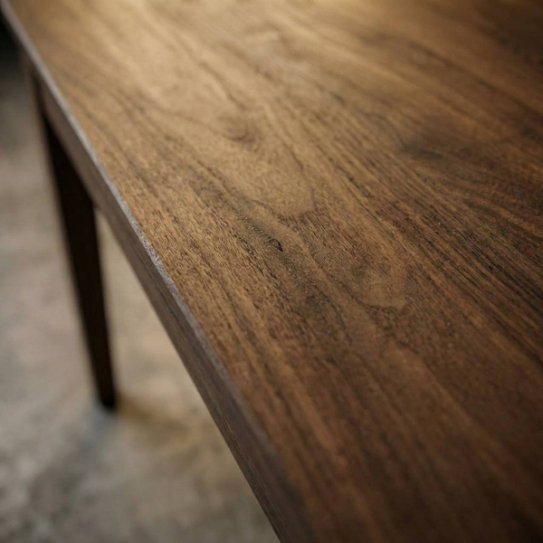 Cтол из массива кавказского дуба, классика