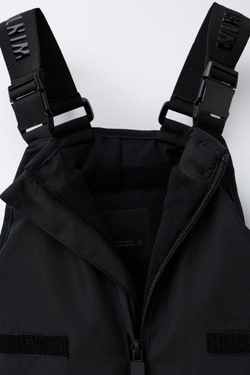 ZARA ДЛИННЫЙ НЕПРОМОКАЕМЫЙ И ВЕТРОЗАЩИТНЫЙ КОМБИНЕЗОН С КАРМАНАМИ, ЧЕРНЫЙ