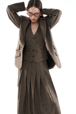 Жилет в клетку с открытой спиной