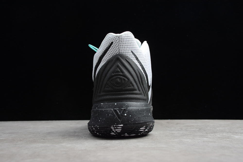 Nike Kyrie 5 Cookies Cream