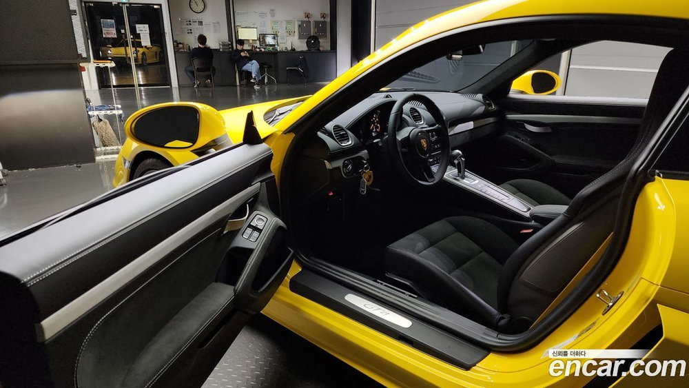 Porsche 718 Cayman 4.0 GT4 (04.2023)