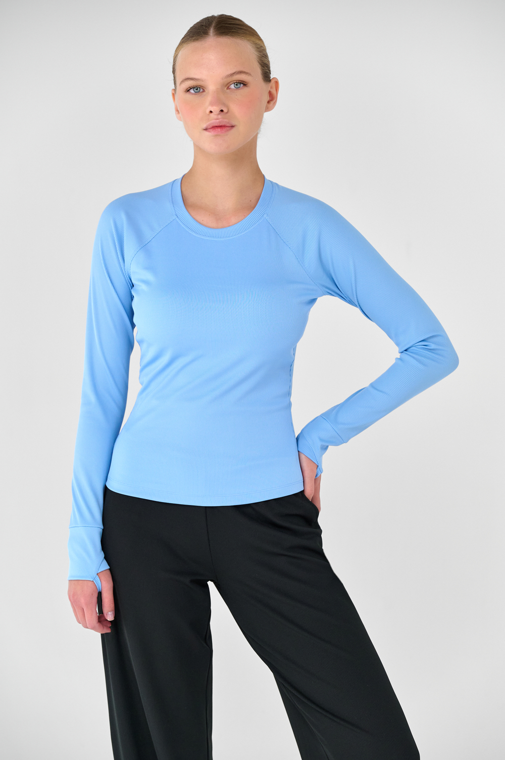 Лонгслив приталенный с чашками