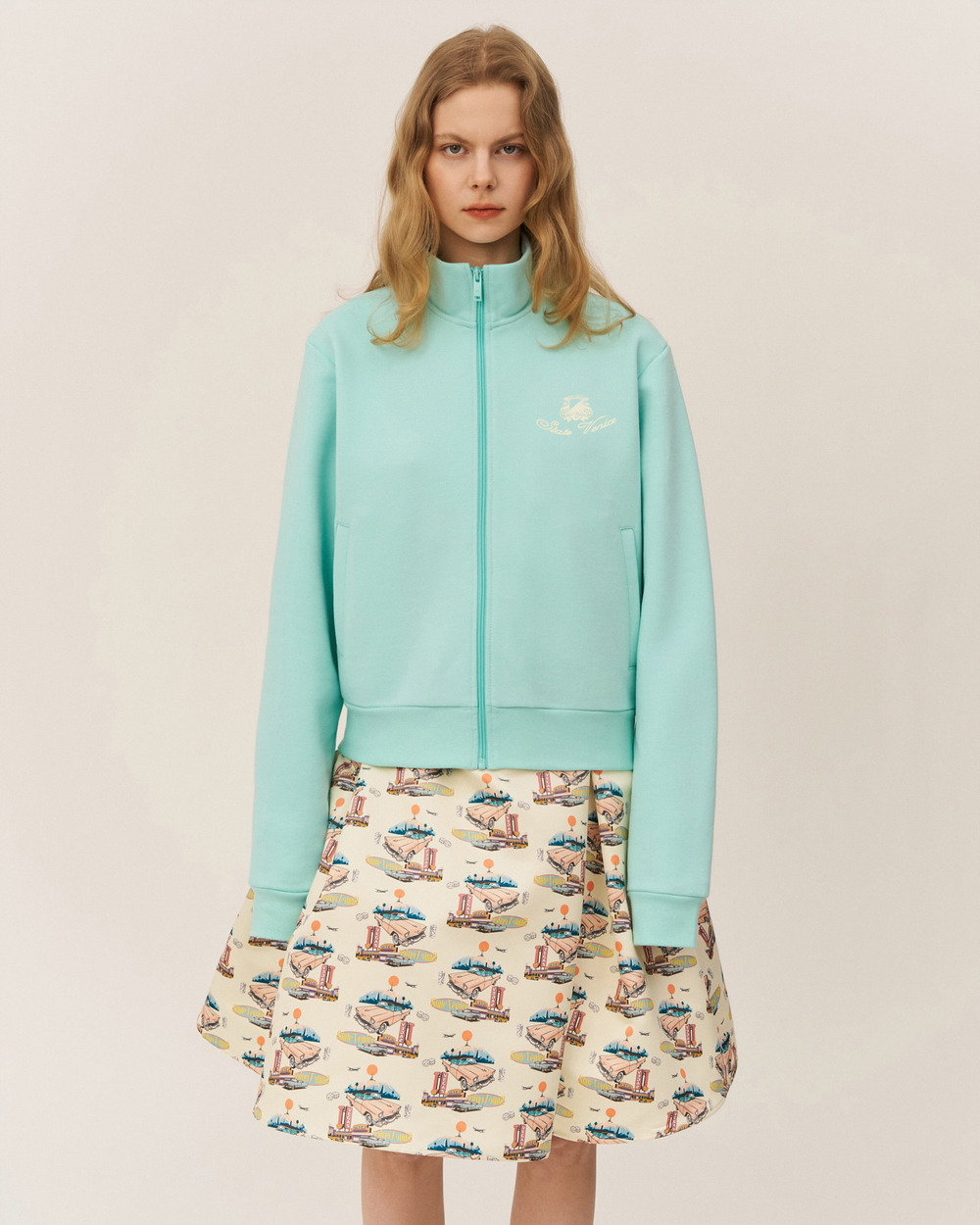 Жакет на молнии классического прямого кроя