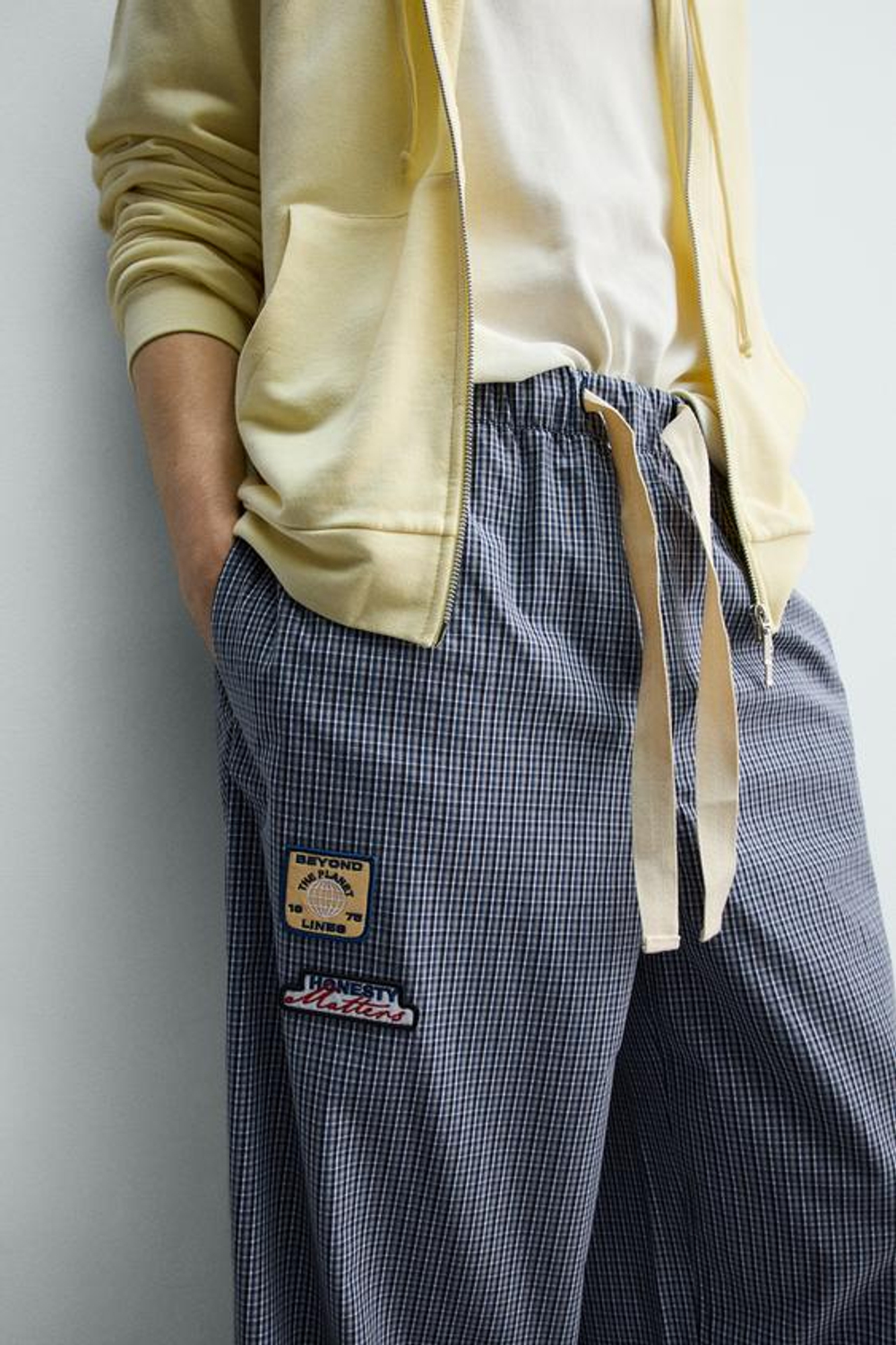 ZARA БРЮКИ RELAXED FIT В КЛЕТКУ С НАШИВКАМИ, МОРСКОЙ СИНИЙ
