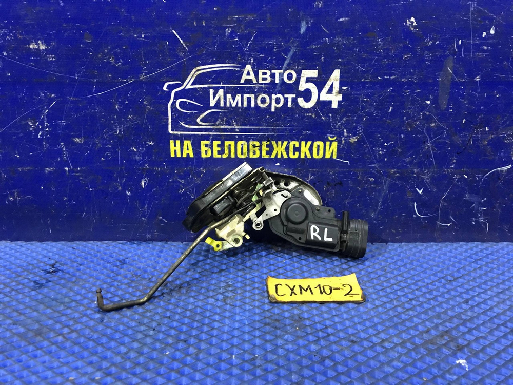 Замок двери задней левой TOYOTA IPSUM 1997