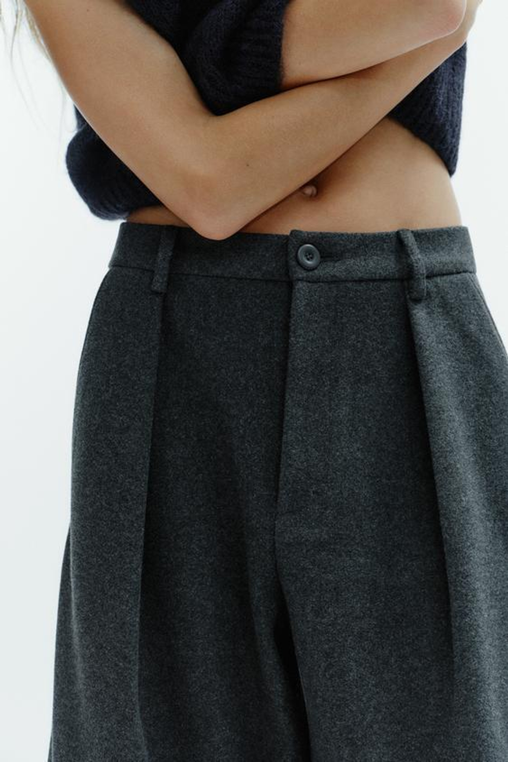 ZARA БРЮКИ BALLOON СО СКЛАДКАМИ, ТЕМНО-СЕРЫЙ