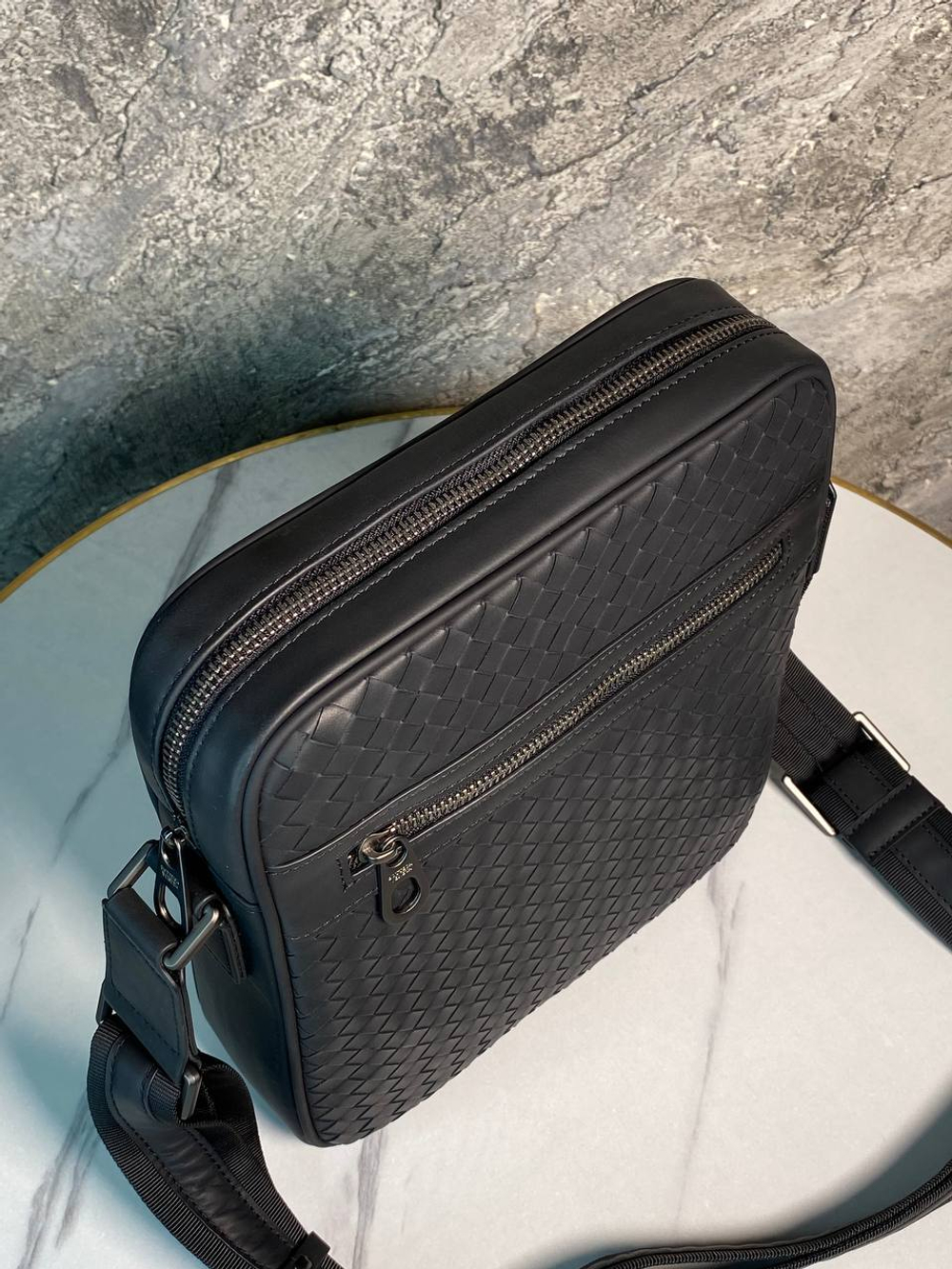 Сумка-мессенджер Bottega Veneta