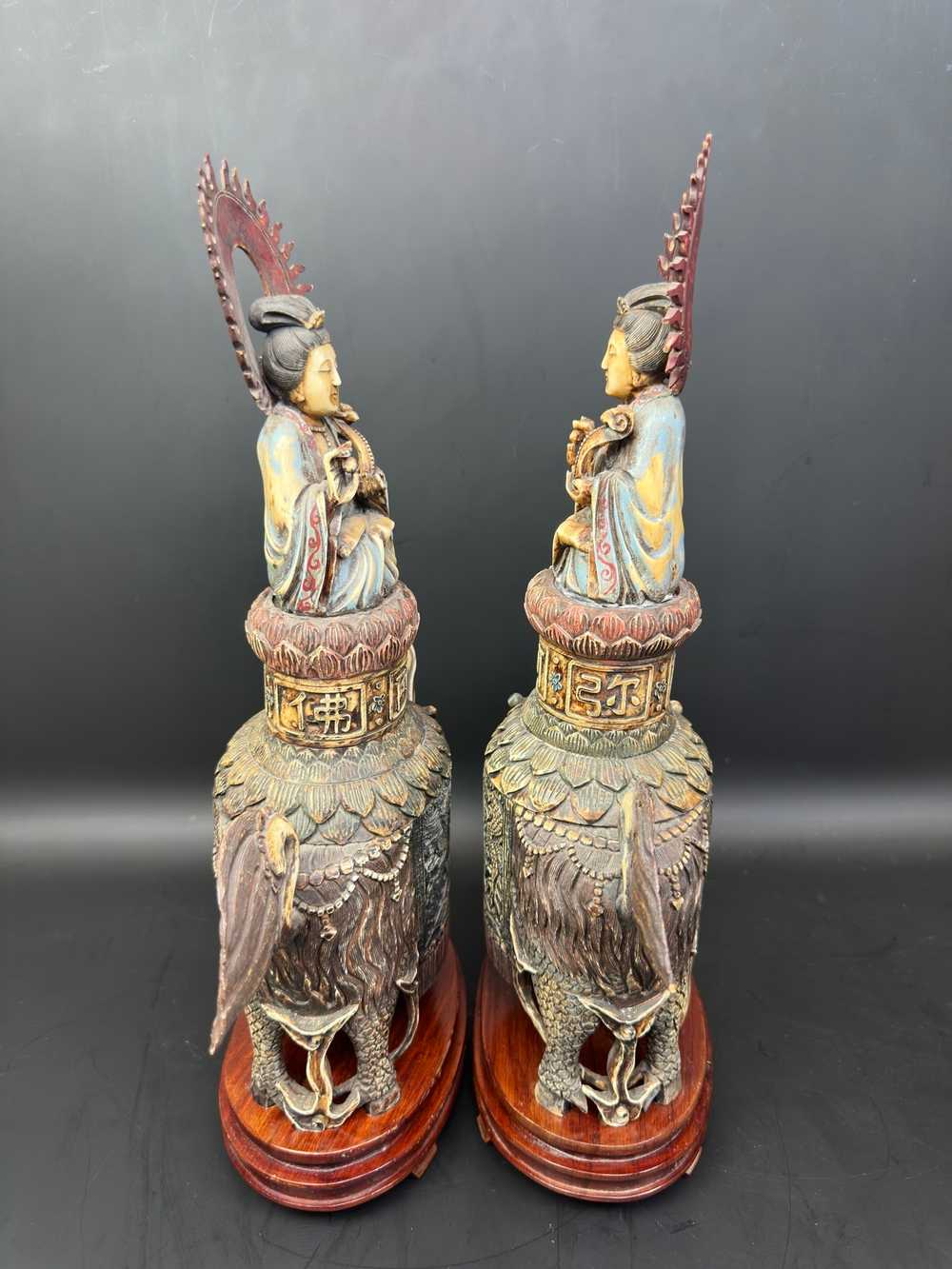 Парные фигуры из кости — Гуань Инь верхом на Цилинь