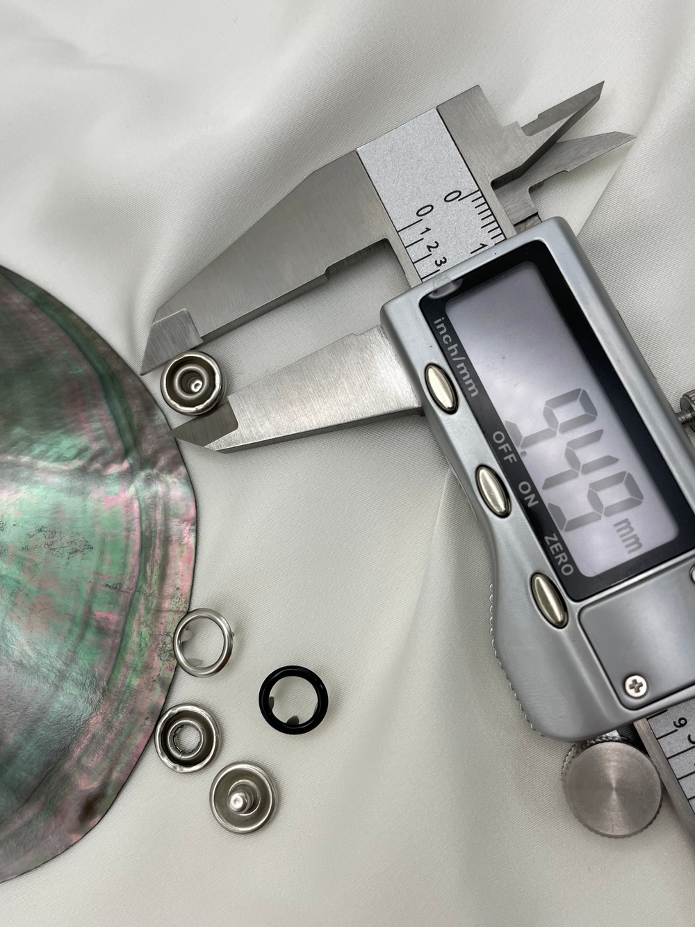 Кнопки рубашечные трикотажные черного цвета (открытые) 9,5 мм