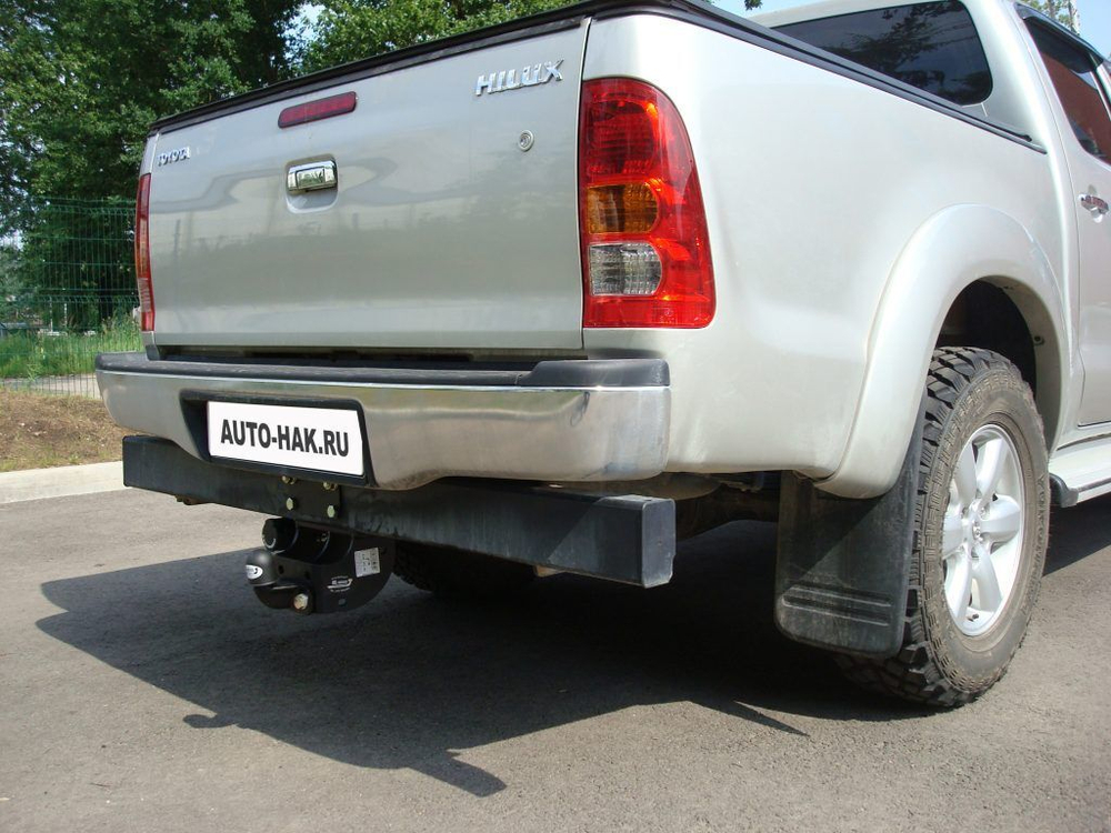 Фаркоп Auto-Hak O 79 Toyota Hilux пикап 2006-2010(паспорт и сертификат в комплекте)(без электрики)