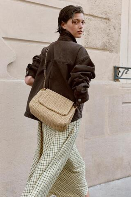 ZARA СУМКА ЧЕРЕЗ ПЛЕЧО С МЕТАЛЛИЧЕСКОЙ ЦЕПОЧКОЙ, СВЕТЛО-БЕЖЕВЫЙ