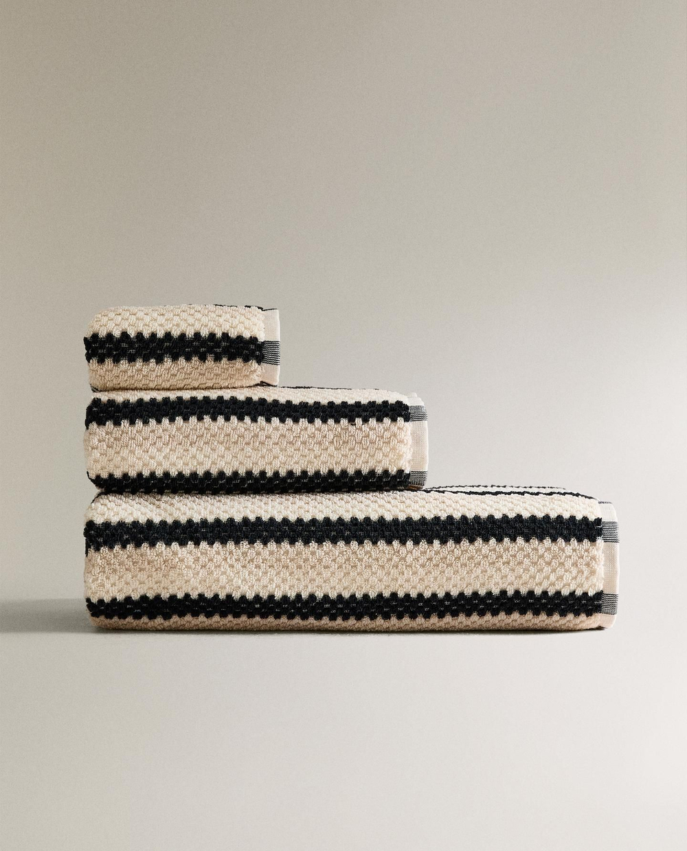 Zara Home - Жаккардовое банное полотенце с геометрическим рисунком, черный, 30х50 см