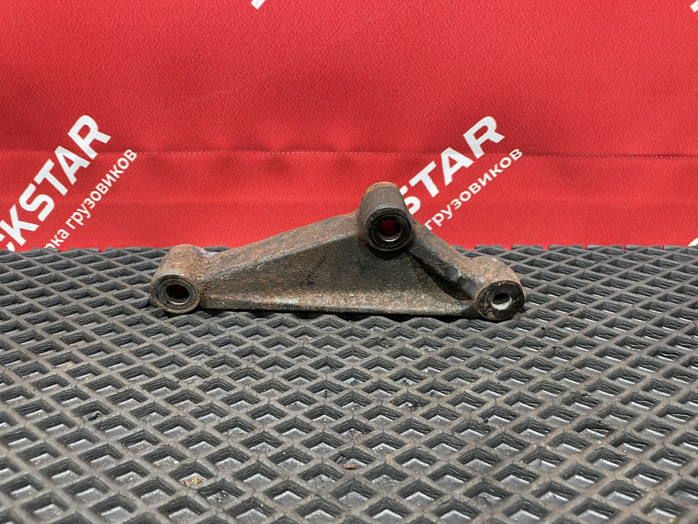 Кронштейн интеркулера