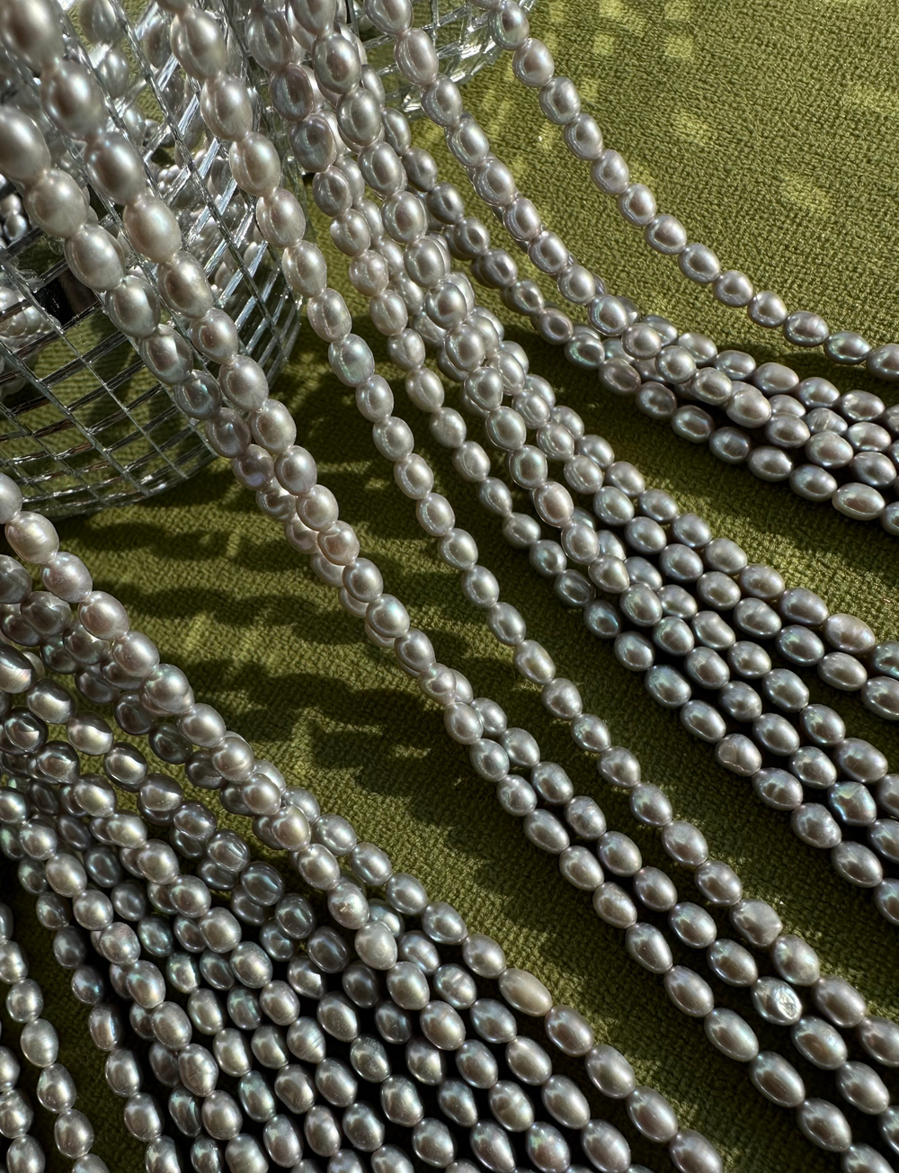 Жемчуг серый натуральный рис 4,4-4,6мм, 5А