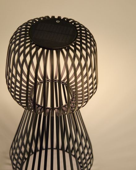 Настольная лампа Reiba металл зеленого цвета на солнечной батарее