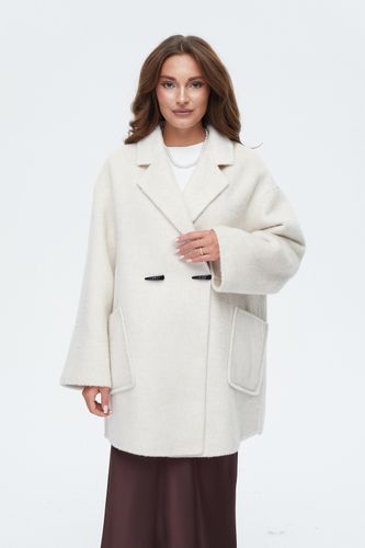 Укороченное пальто с шарфом в молочном цвете