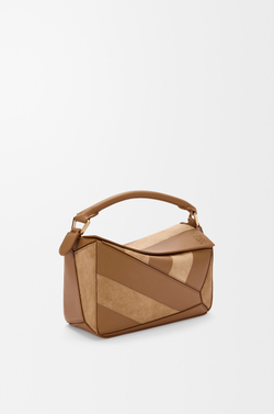 Loewe Маленькая сумка Puzzle из классической телячьей кожи и замши, светло-коричневый
