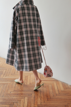 Плащ с расшитым кармашком