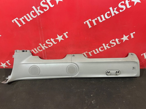 Облицовка коробки хранения правая 2018г.