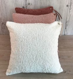 Наволочка 45х45 Sofi De MarkO Лама пепельно-розовая