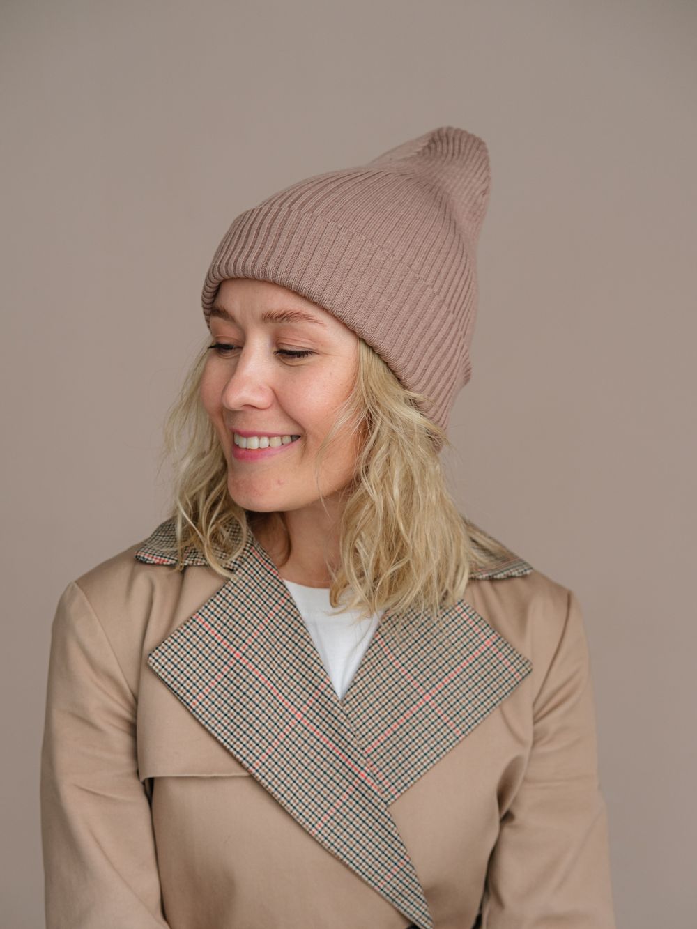 Шапка вязаная весенняя/осенняя МУЛА (Бежевый)