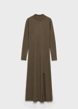 Трикотажное платье с разрезом