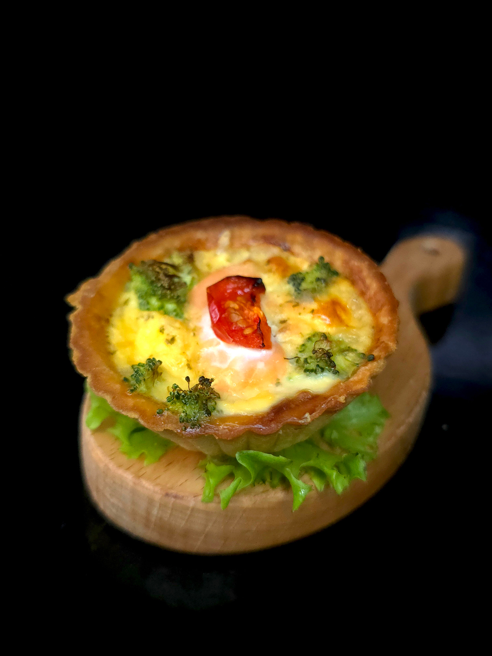 Киш с семгой и брокколи