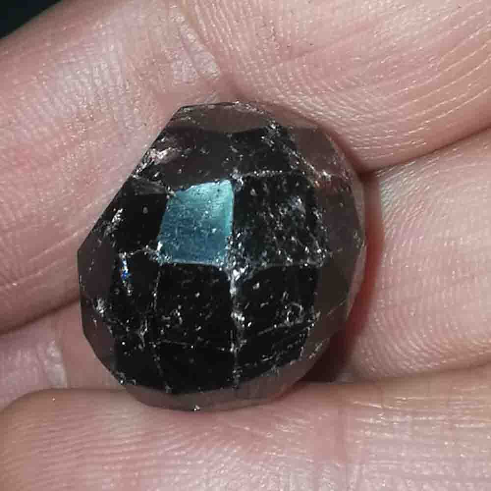 Бусина ограненная 20мм гранат альмандин асс.
