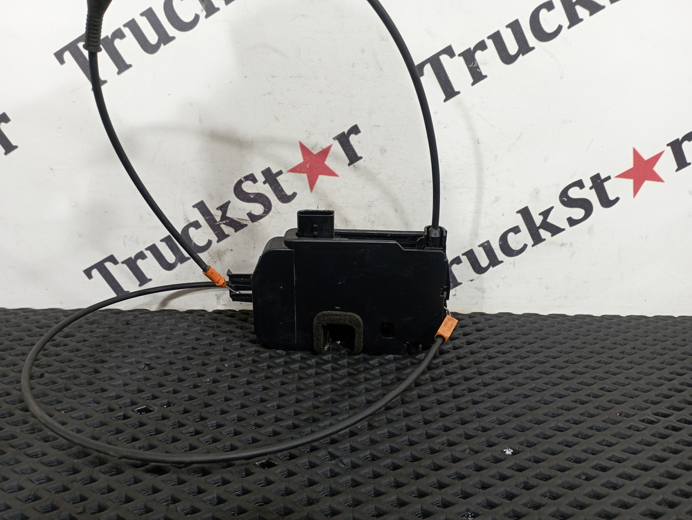 Замок двери левой 2020г.