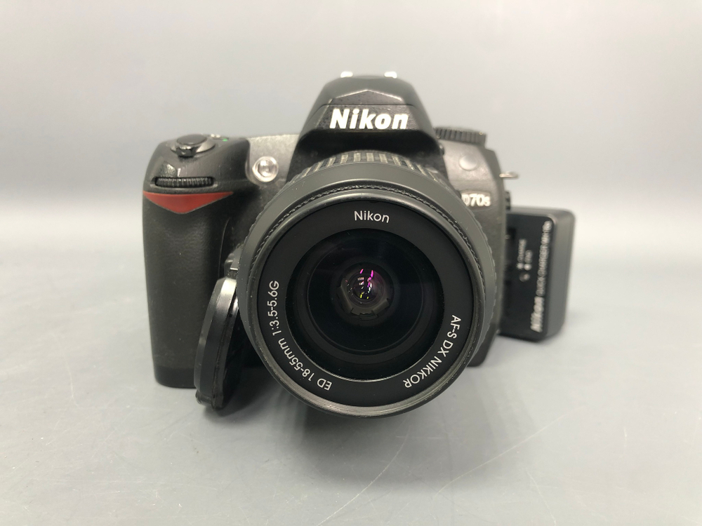 Nikon D70s kit 18-55mm 3.5-5.6G ED AF-S DX (46.000 кадров)