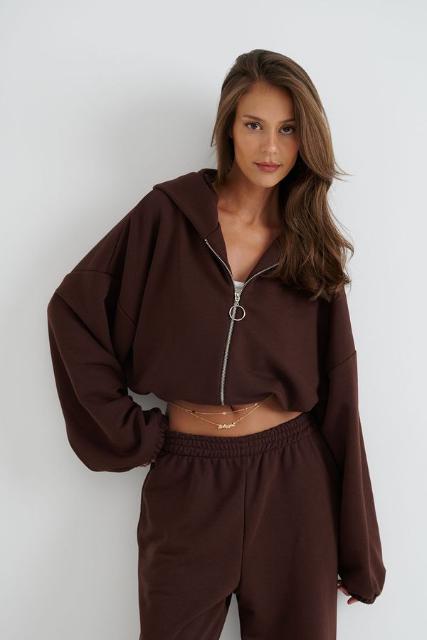 Укороченное худи на молнии шоколадного цвета