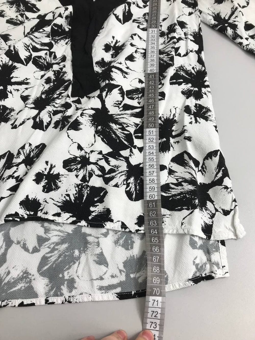 Блузка Le Chateau с цветами 40 размер