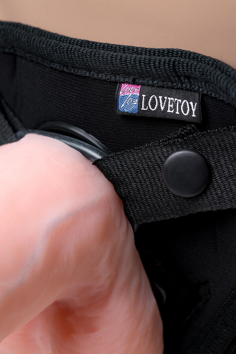 Страпон на трусиках LoveToy UNI Strap 7 с вибрацией 19 см