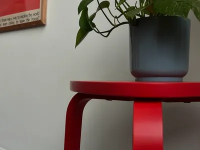 Табурет из фанеры, красный