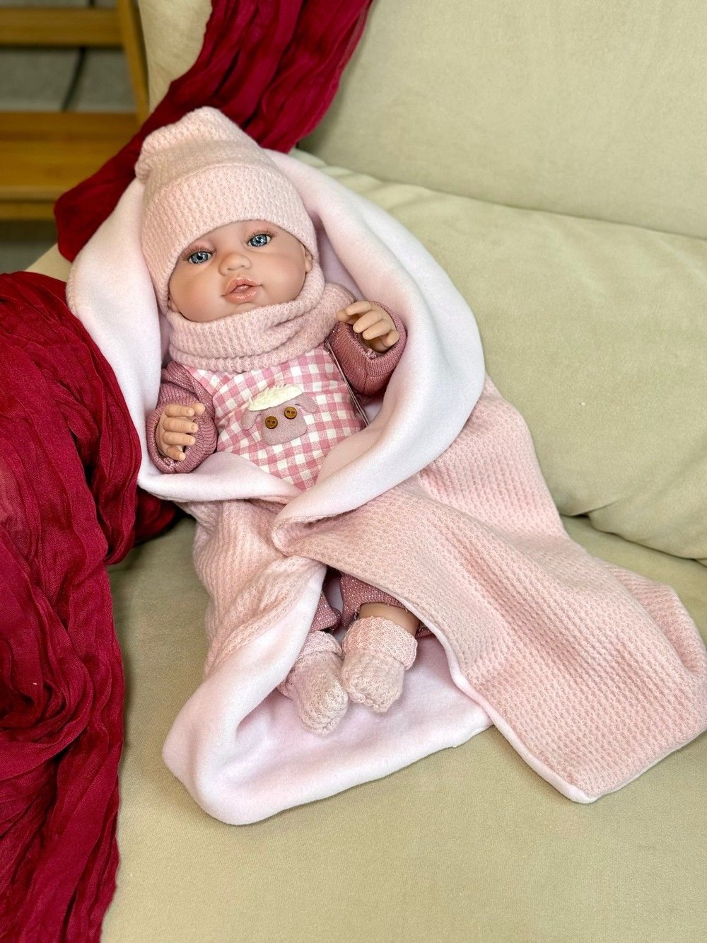 Кукла Berbesa виниловая 42см Recien Nacido с пледом (5125K)
