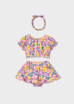 топ с юбкой и повязкой на голову