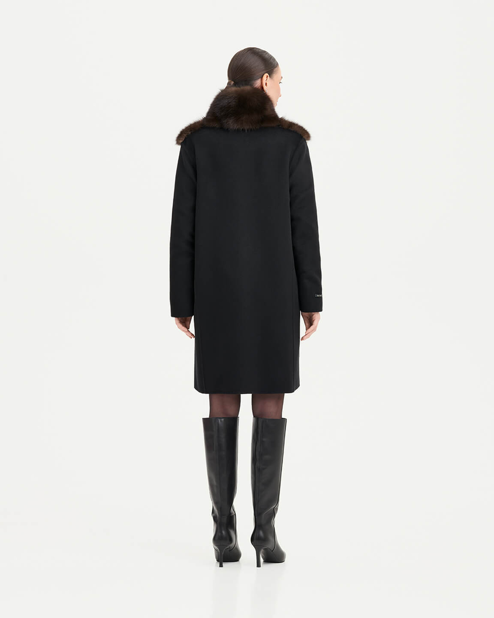Пальто из  шерсти и кашемира с отделкой соболя