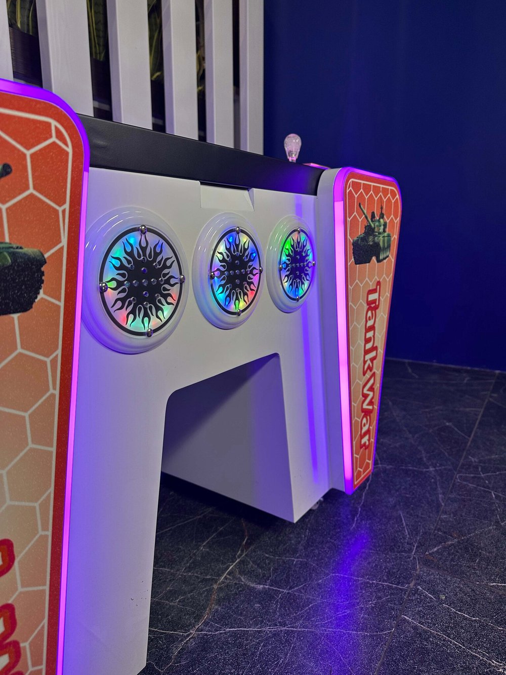 Детский игровой автомат с видеоигрой «Танчики»