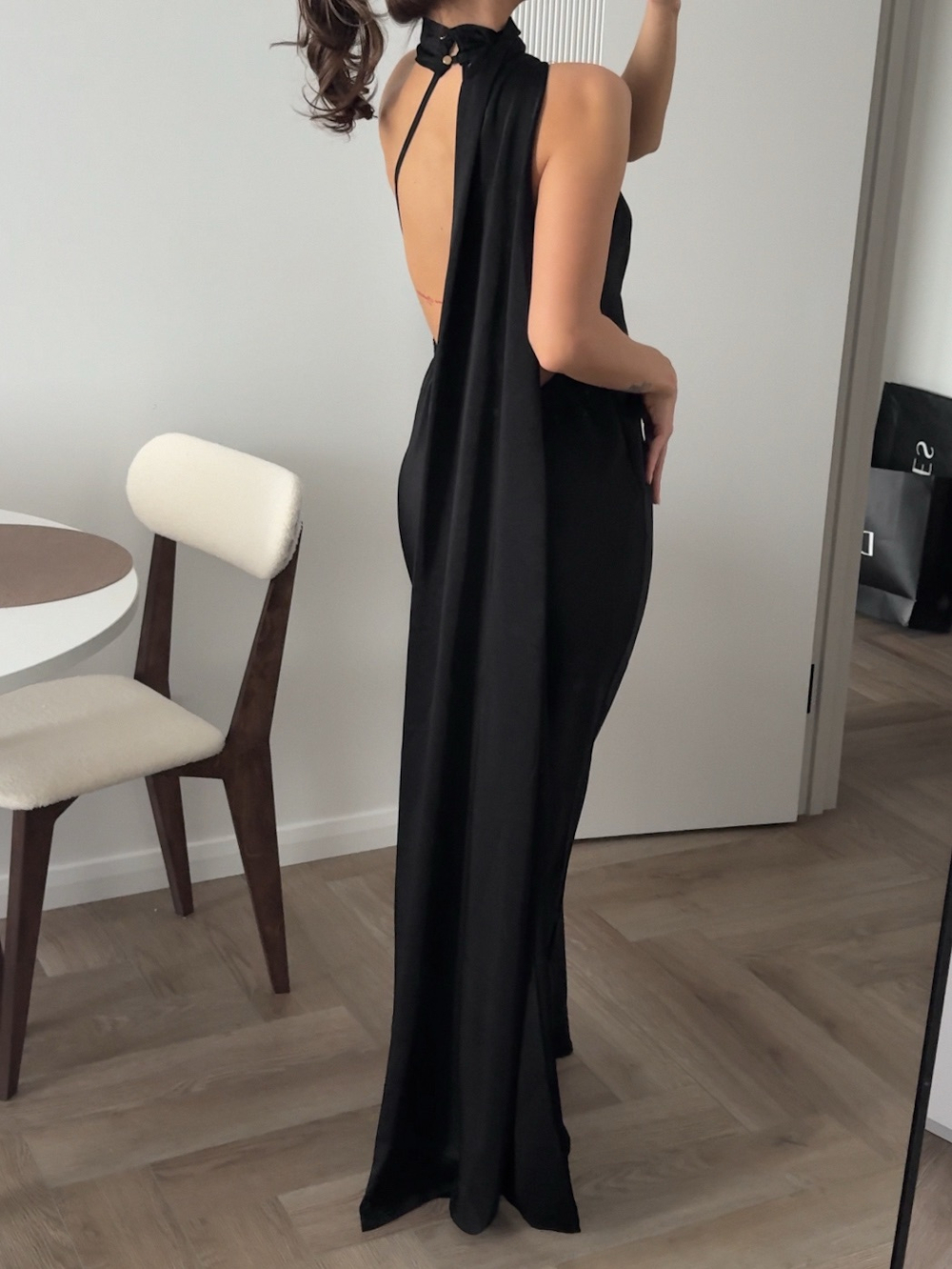 Платье длинное, на одно плечо, с лентой