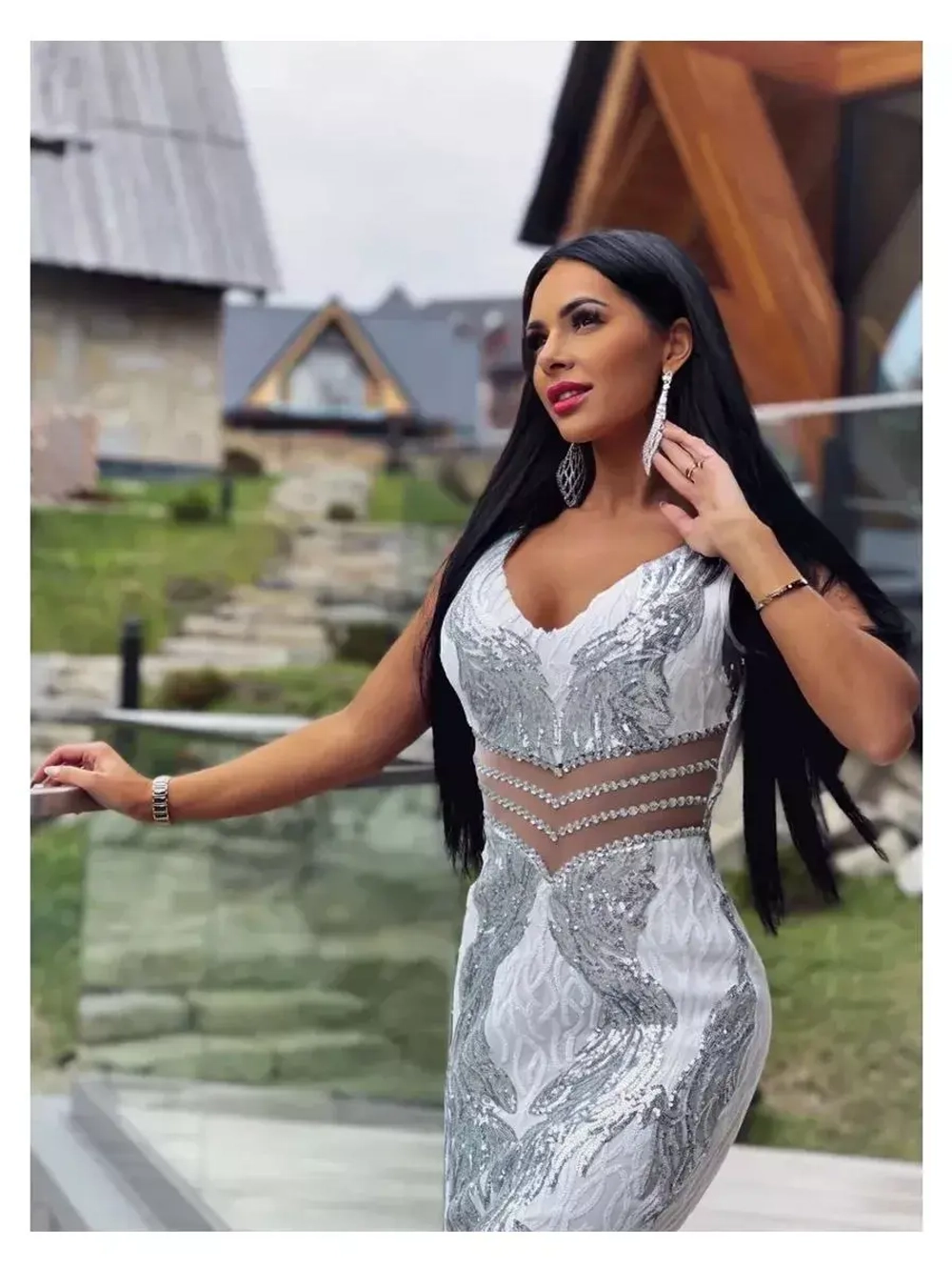 белое серебристое макси платье