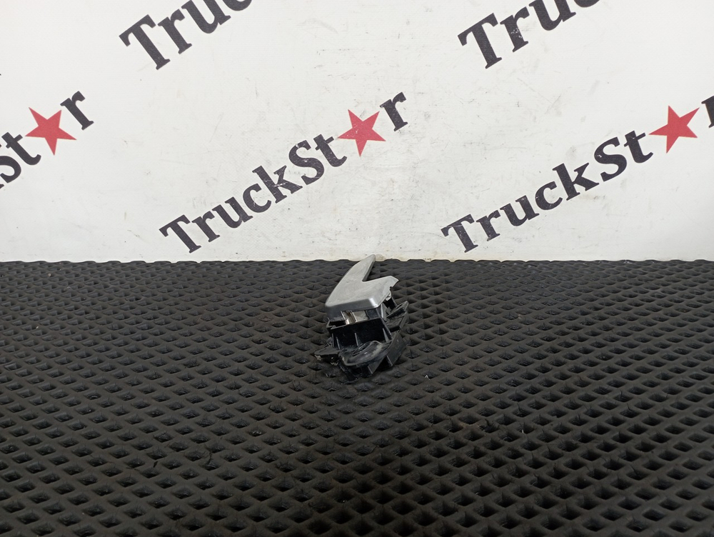 Ручка двери правая внутренняя 2023г.