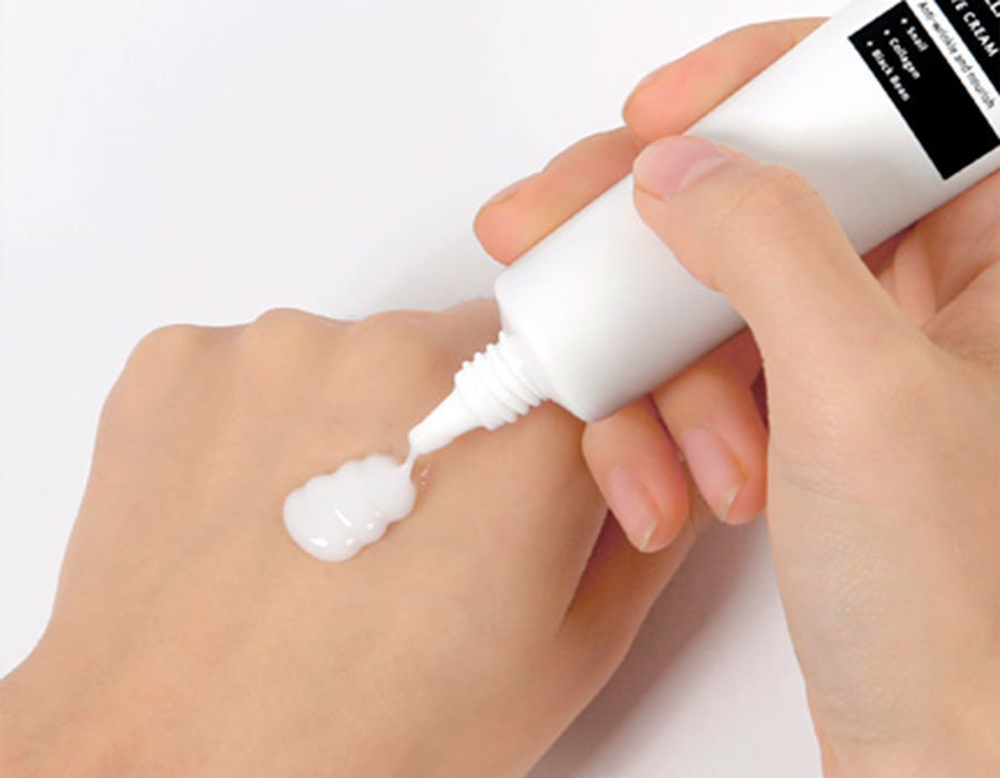 Coxir Black Snail Collagen Eye Cream антивозрастной крем для век с улиточным муцином и коллагеном