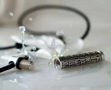 Подвеска. Бутылочка для святой воды. В комплекте с гайтаном.