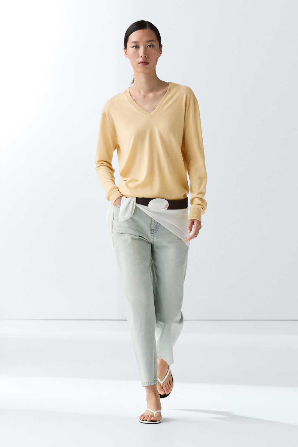 Massimo Dutti Джемпер из шерсти с V-образным вырезом, ванильный