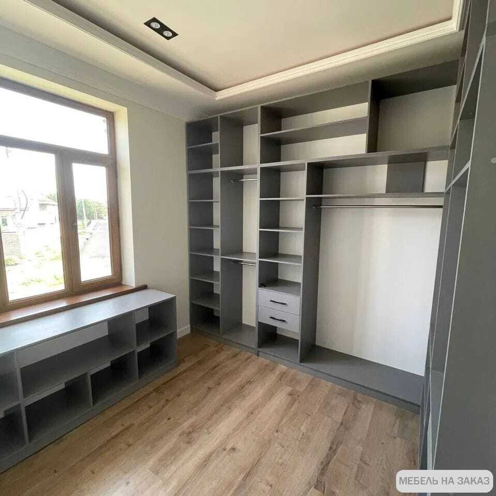 Обустройство гардеробной комнаты