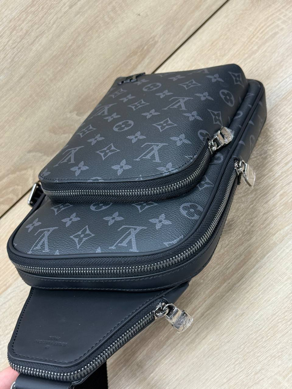 Сумка-мессенджер Louis Vuitton